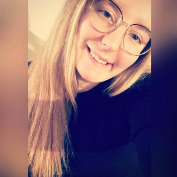 Meet your Posher, Monica - Picture 1 of 1